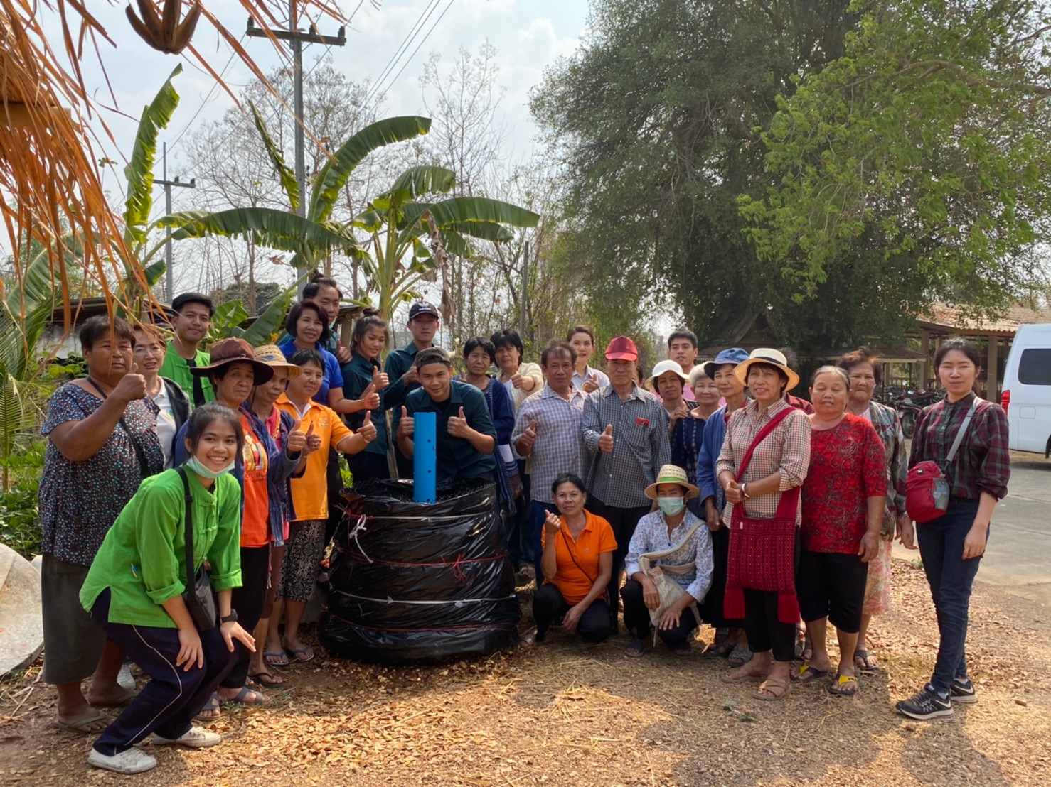 อบรมเชิงปฏิบัติการ &amp;quot;การทำปุ๋ยหมักใบฉำฉาในวงตาข่ายและการทำน้ำหมักชีวภาพใบฉำฉา&amp;quot;