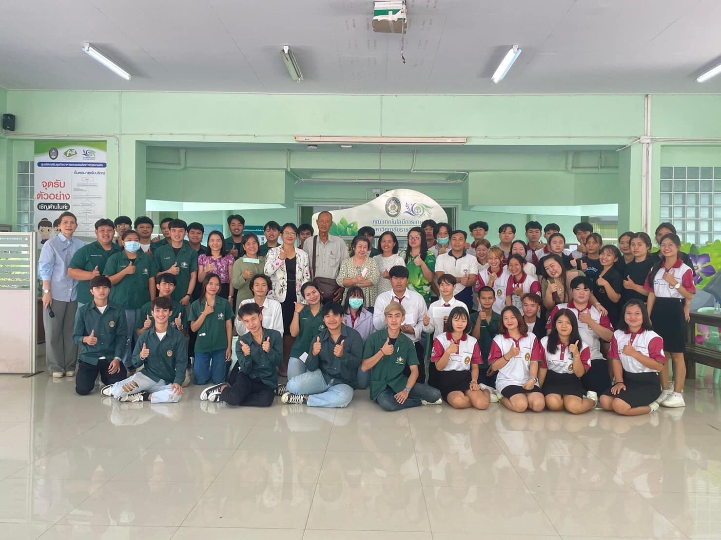 ผู้ช่วยศาตราจารย์บุญส่ง ยืนยง ที่กรุณามอบทุนการศึกษาให้กับนักศึกษาคณะเทคโนโลยีการเกษตร